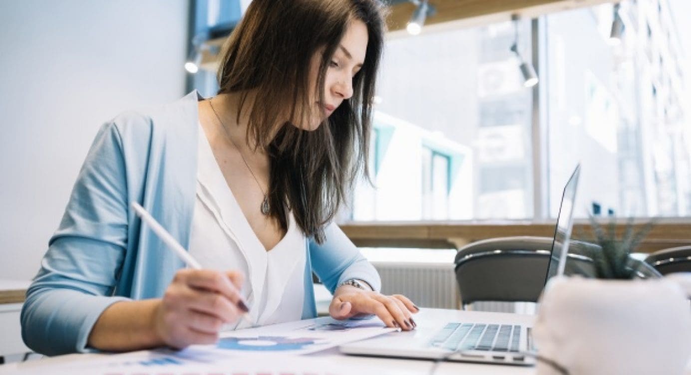 Working At A Desk: 4 Chiropractic Tips