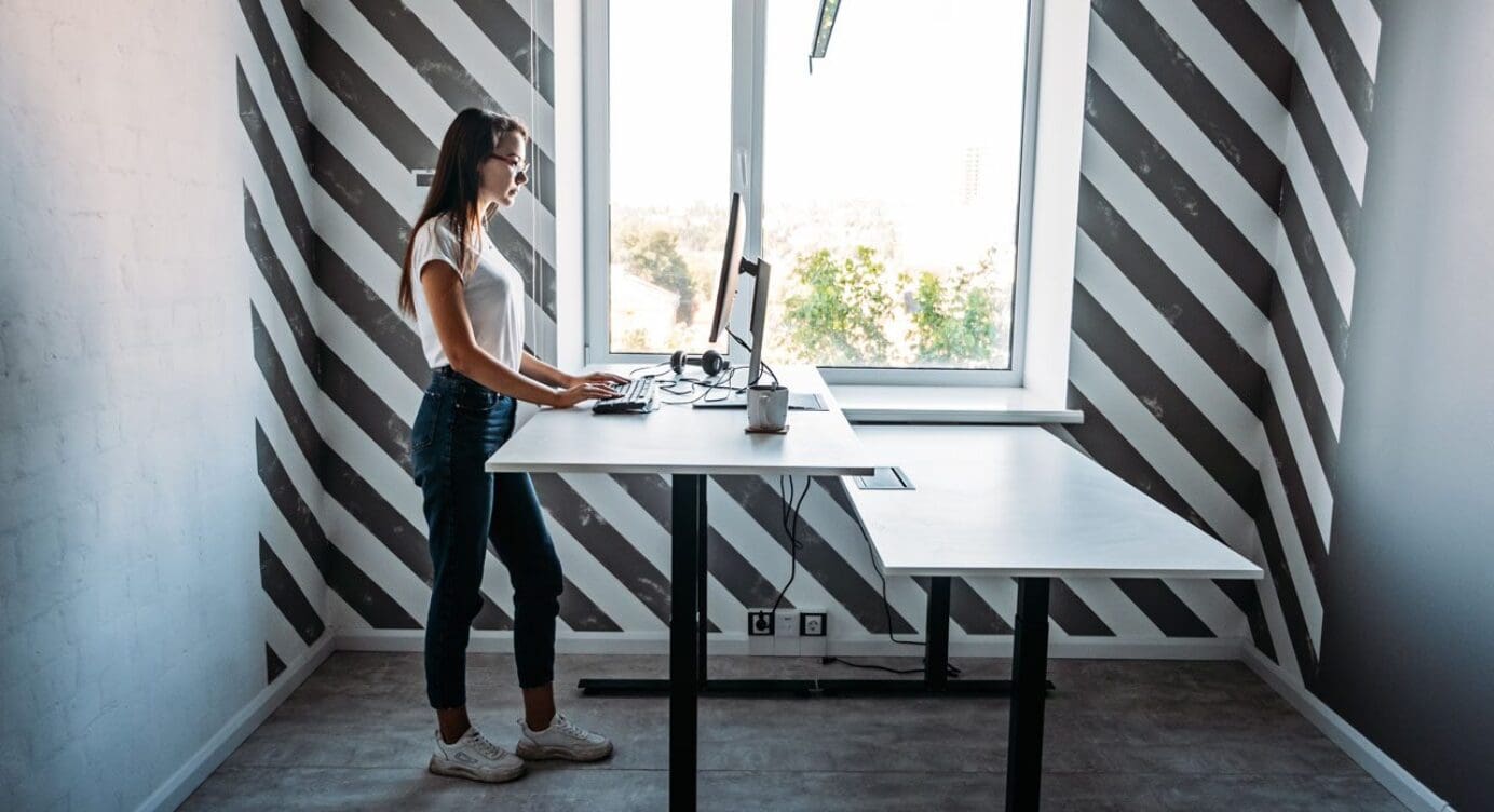 The Benefits of a Stand Desk for Lower Back Discomfort